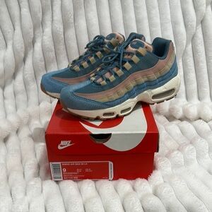 Rare Pastel Nike Air Max 95 LX Blue and Beige Sneakers